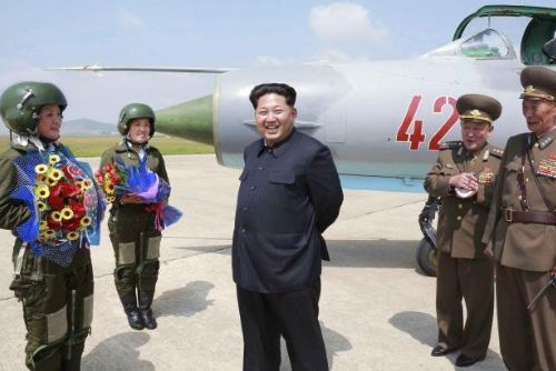 Foto: Kim chválil první pilotky stíhaček: Jako 