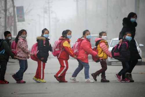 Foto: Kvůli smogu vyhlásila nejvyšší stupeň další čínská města