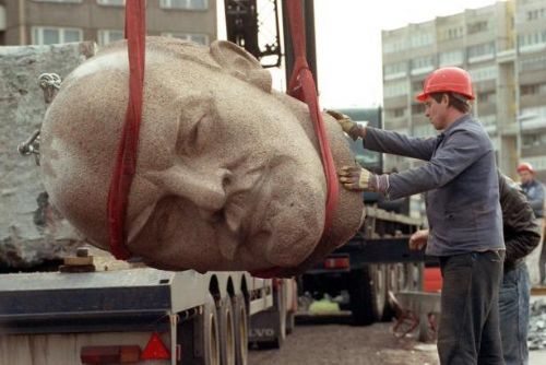 Foto: Leninova hlava byla exhumována kvůli výstavě v Berlíně