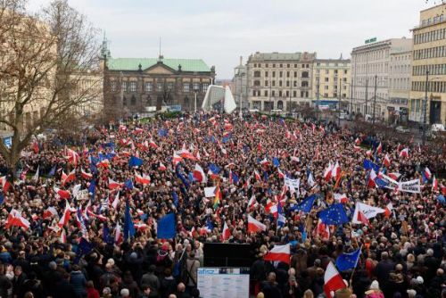 Foto: Masivní protivládní protesty – Polákům se nelíbí změny v ústavním soudu