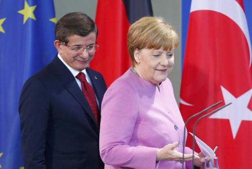 Foto: Merkelová: Je třeba přeměnit nelegální migraci na legální