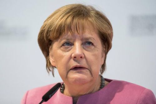 Foto: Merkelová k migrační krizi: Mojí zatracenou povinností je najít řešení, odstoupit nehodlám