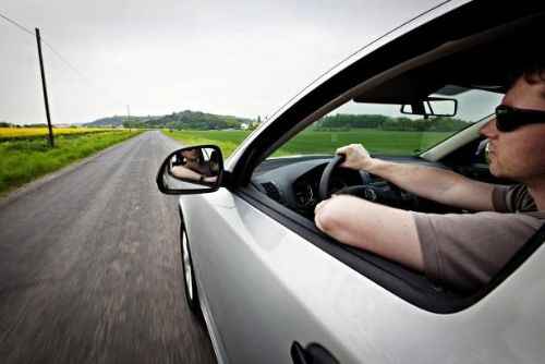 Foto: Mladým řidičům chybí pocit odpovědnosti, říká psycholog