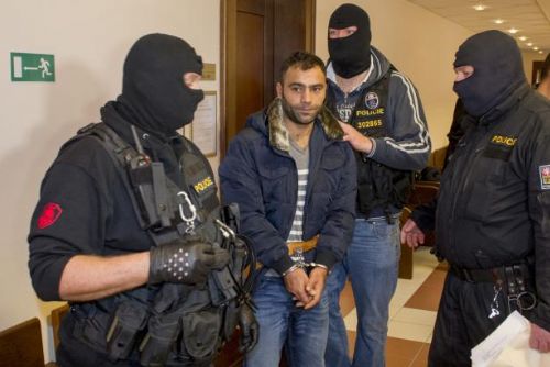 Foto: Muž z Turecka, kterého policie zadržela v Hradci Králové, půjde do vydávací vazby