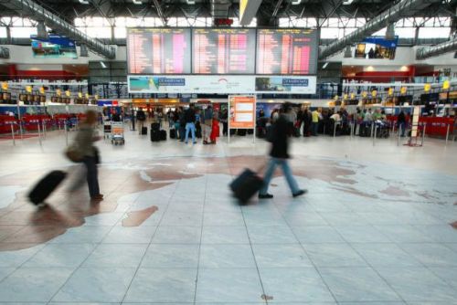 Foto: Na letišti v Praze podniká firma s utajeným vlastníkem. Slováci ji kvůli bezpečnosti vykázali
