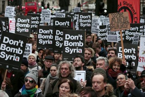 Foto: Nebombardujme Sýrii, žádali demonstranti britské politiky