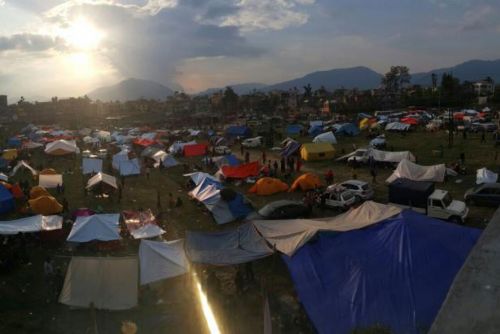 Foto: Nepál po dubnových otřesech: Tisíce lidí ve stanech a šerpové bez peněz