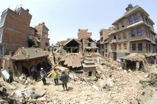 Foto: Nepálská města v okolí epicentra zemětřesení jsou srovnána se zemí