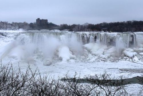Foto: Niagara teskně nehučí - zamrzla jako loni