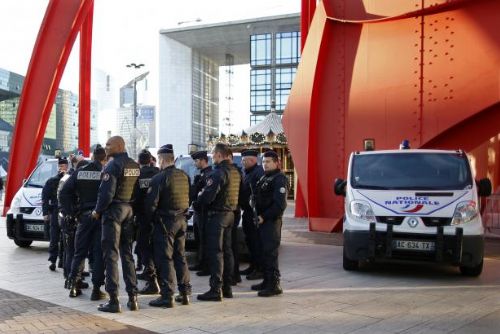 Foto: ON-LINE: Francie dál pátrá po identitě mrtvých teroristů