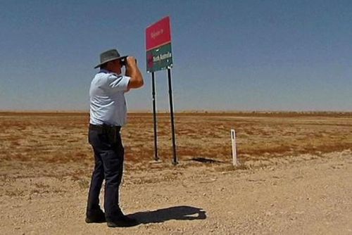Foto: Opuštěný australský policista dohlíží na území o rozloze Británie