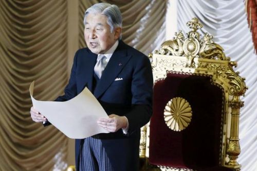 Foto: Palác bere zpátečku. Japonský císař prý abdikovat nechce