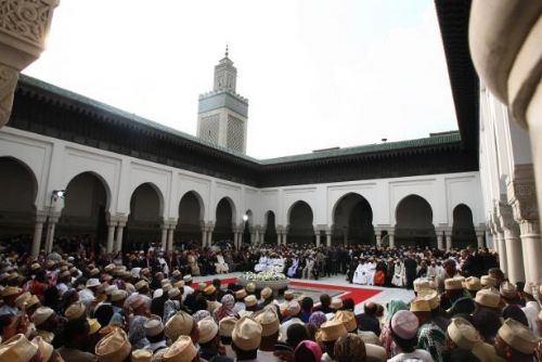 Foto: Paříž chce zavřít mešity propagující džihád