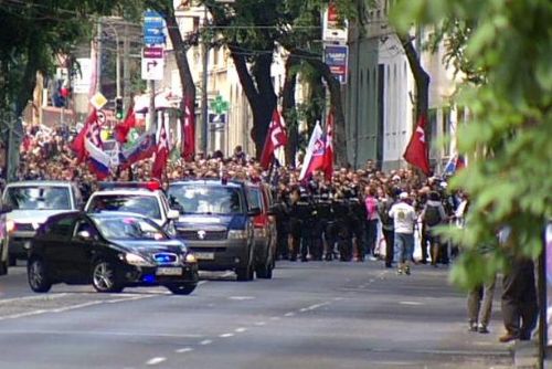 Foto: Pět tisíc demonstrantů proti imigraci vítal v Bratislavě nadšený Kotleba