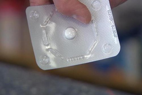 Foto: Pilulka nouzové antikoncepce bez věkového omezení jde do lékáren