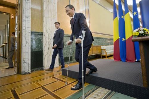 Foto: Pnutí v Rumunsku. Premiér Ponta ustál hlasování o nedůvěře