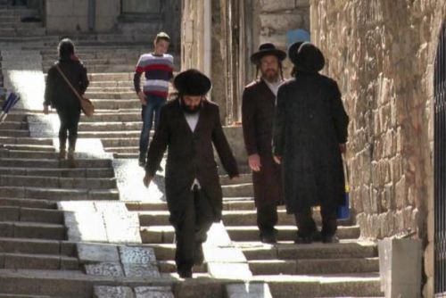 Foto: Pod menorou bývá tma: Izrael odhalil gangstery u ortodoxních Židů