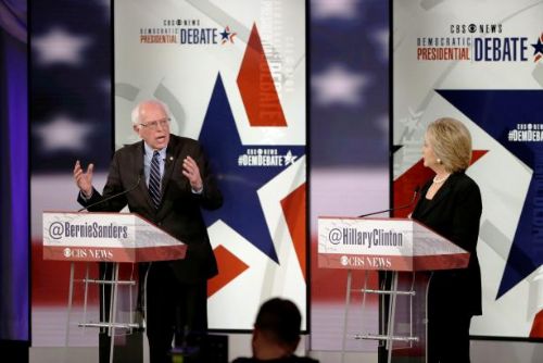 Foto: Podcenila jste IS, nařkl Clintonovou její soupeř v televizní debatě