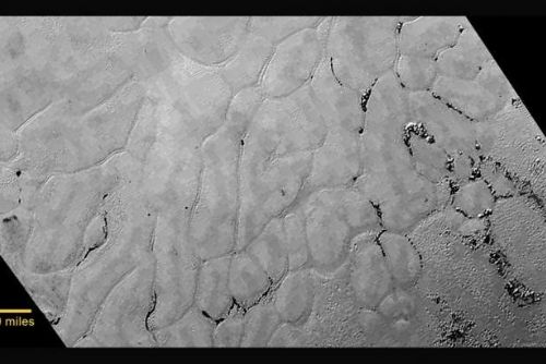 Foto: PODÍVEJTE SE: Povrch Pluta tvoří i obří ledové pláně