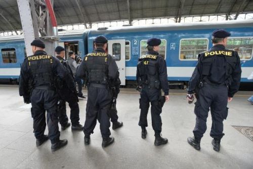 Foto: Policejní razie na Moravě – zadrženo čtrnáct běženců