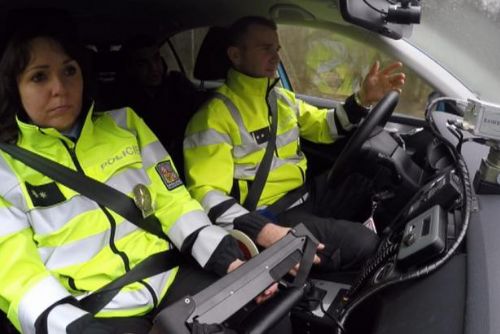 Foto: Policie díky nové výbavě efektivněji zajišťuje stopy a vybírá pokuty