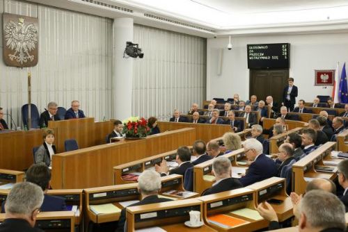 Foto: Polským parlamentem prošel kritizovaný zákon o ústavním soudu
