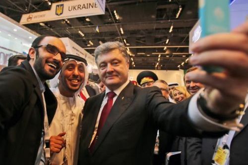 Foto: Porošenko prý dohodl v Emirátech dodávky zbraní pro Ukrajinu