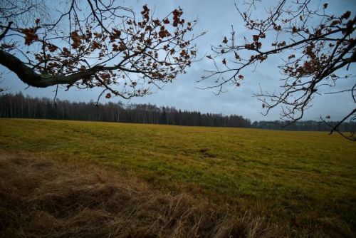 Foto: Přes 120 hektarů na Liberecku chce dát vnitro Polsku. Obce i kraj nesouhlasí