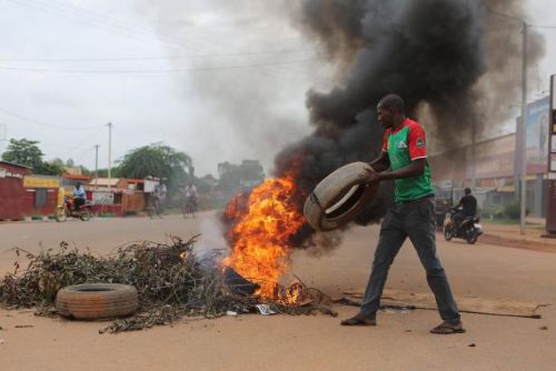 Foto: Pučisté v Burkině Faso propustili prezidenta