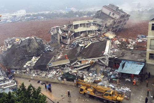 Foto: Půda pohřbila na jihu Číny desítky budov