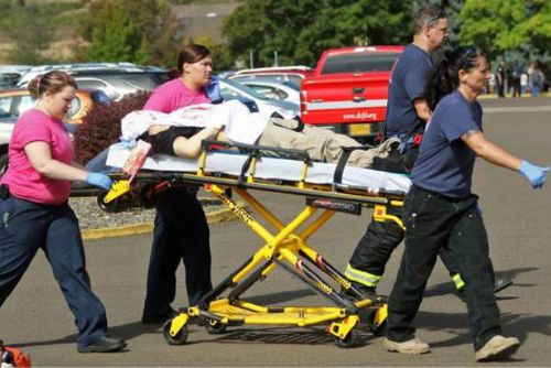 Foto: Řádění šíleného střelce ve škole v Oregonu si vyžádalo 9 mrtvých a sedm zraněných