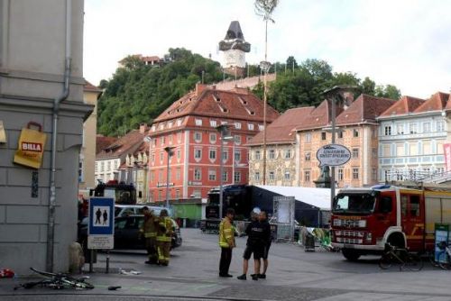 Foto: Rakousko truchlí za oběti masakru, útočníka vyslýchá policie