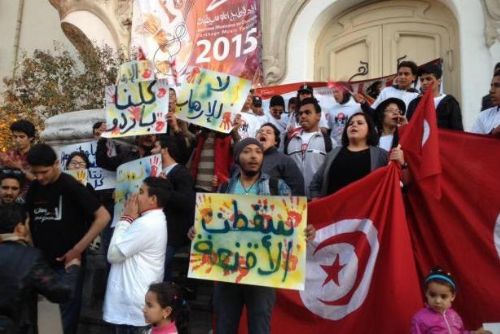 Foto: Reakce na útok v tuniské metropoli. Protesty občanů i státníků