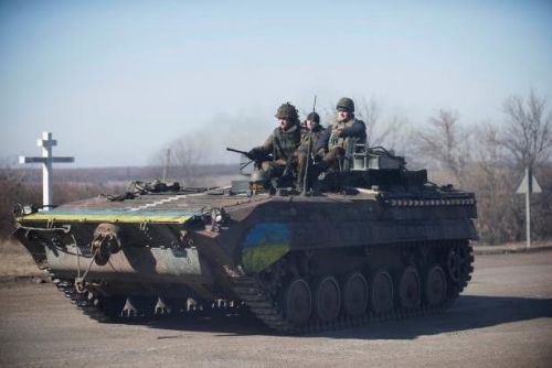 Foto: Rebelové a armáda prý dohodli stažení těžkých zbraní, útoky ale pokračují