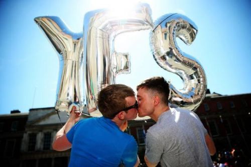 Foto: Referendum: Odpůrci irských homosexuálních sňatků uznali porážku