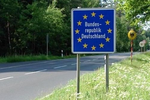 Foto: Řidiči se musí na hranici s Německem připravit na kontroly