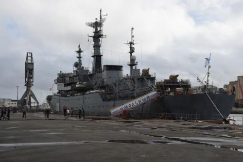 Foto: Ruské válečné lodě dostaly povolení kotvit na Kypru