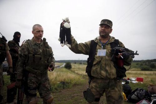 Foto: Rusko, povstalci, Ukrajinci? Viník tragédie MH17 stále oficiálně neznámý
