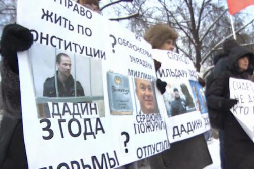 Foto: Rusko přitvrdilo vůči opozici: Za tři účasti na protestu během půl roku hrozí vězení