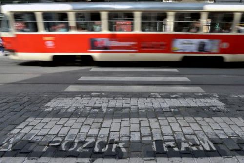 Foto: Školáci mají volno, pražská MHD jede podle prázdninových řádů