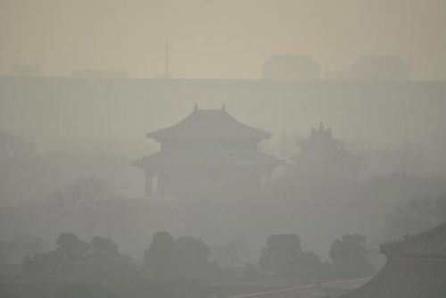 Foto: Smogová pohotovost v Pekingu – mezi dvacet nejznečištěnějších měst ale nepatří