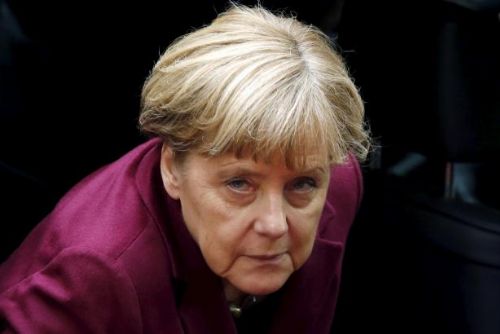Foto: Sobotka v Bruselu napravoval vztahy s Německem, Merkelovou pozval na summit V4