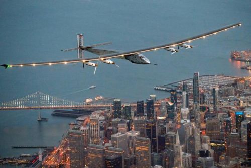 Foto: Solar Impulse 2 letí naposled přes oceán při své cestě kolem světa