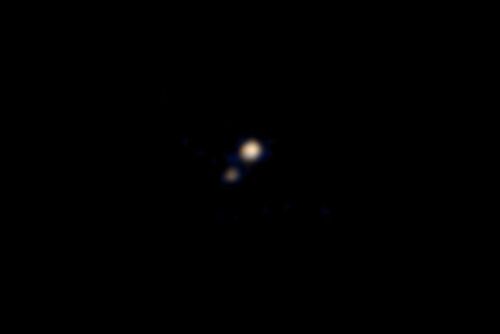 Foto: Sonda New Horizons pořídila první barevnou fotografii Pluta