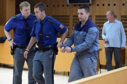 Foto: Soud propustil z vězení hlavu loupežného gangu Berdycha