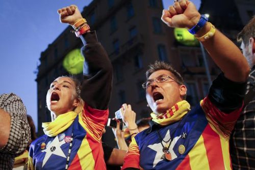 Foto: Španělský premiér chce s katalánskými separatisty spolupracovat, média mluví o hořkém vítězství