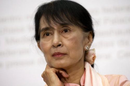 Foto: Su Ťij míří do nové barmské vlády
