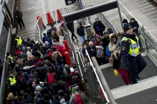 Foto: Švédsko kvůli přílivu migrantů dále zpřísnilo hraniční kontroly