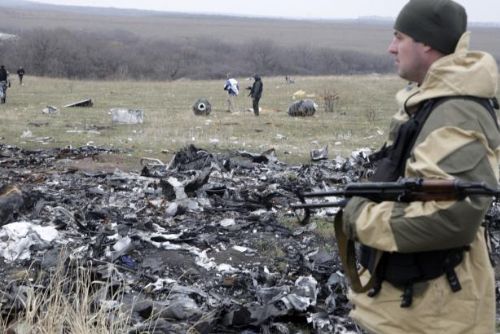 Foto: Tragédie letu MH17: Příbuzní obětí žalují Rusko i samotného Putina