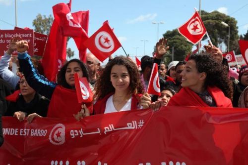 Foto: Tunisko pochodovalo proti terorismu - za účasti Hollanda i Renziho